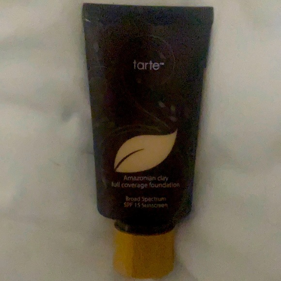 Tarte Amazonian Clay Foundation in Porcelain Beige